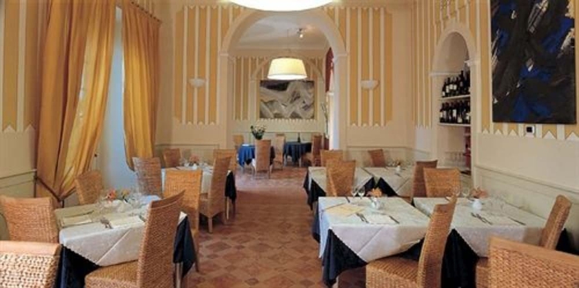 Imagen del bar/restaurante del Hotel Cannobio. Foto 5