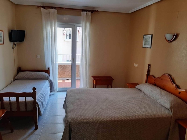 Imagen de la habitación del Hotel Cano. Foto 9