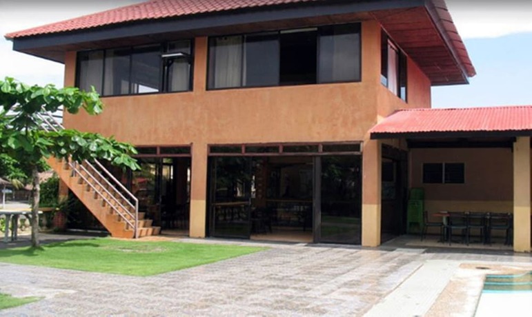 Imagen general del Hotel Canoe Beach Resort. Foto 13