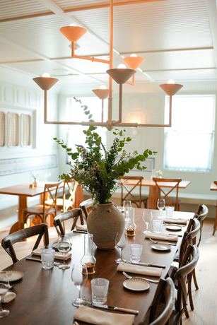 Imagen del bar/restaurante del Hotel Canoe Place Inn and Cottages. Foto 5
