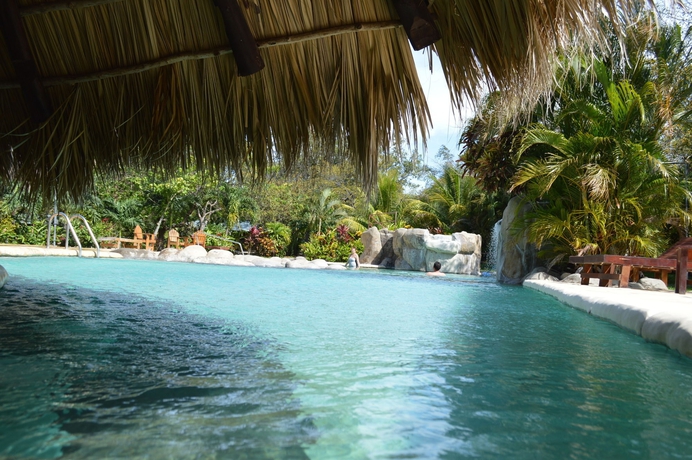Imagen de la piscina del Hotel Canon De La Vieja Lodge. Foto 12