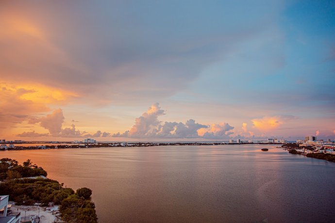 Imagen de la habitación del Hotel Canopy By Hilton Cancun La Isla. Foto 7