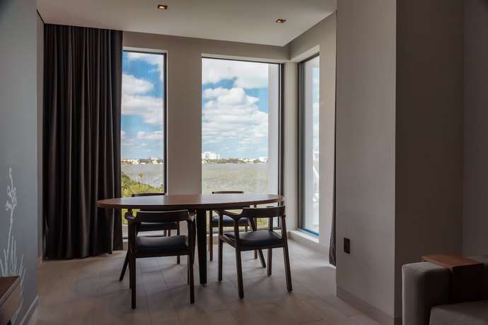 Imagen de la habitación del Hotel Canopy By Hilton Cancun La Isla. Foto 11