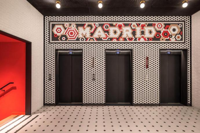 Imagen de los interiores del Hotel Canopy By Hilton Madrid Castellana. Foto 24