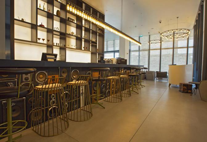 Imagen del bar/restaurante del Hotel Canopy by Hilton Dubai Al Seef. Foto 3