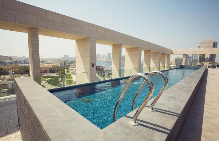 Imagen de la piscina del Hotel Canopy by Hilton Dubai Al Seef. Foto 13