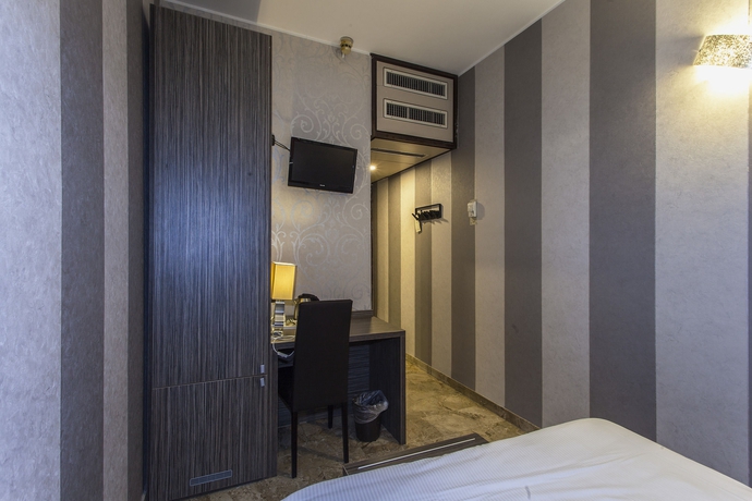 Imagen de la habitación del Hotel Canova, Milán. Foto 6