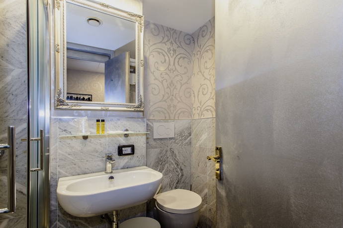 Imagen de la habitación del Hotel Canova, Milán. Foto 7