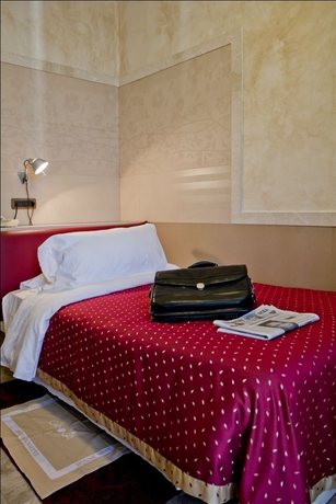 Imagen de la habitación del Hotel Canova, Milán. Foto 9