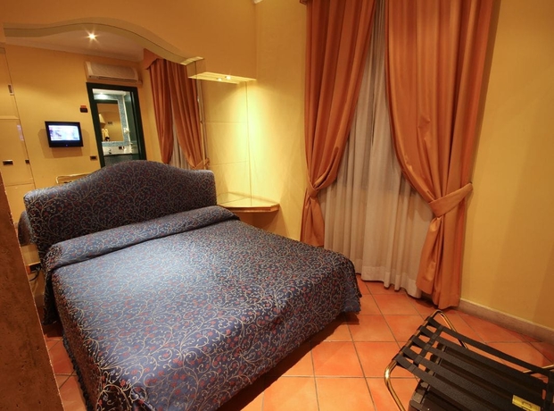 Imagen de la habitación del Hotel Canova, Roma. Foto 14