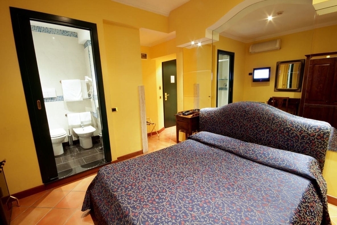 Imagen de la habitación del Hotel Canova, Roma. Foto 17
