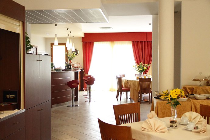 Imagen del bar/restaurante del Hotel Canova, Vettorazzi. Foto 5