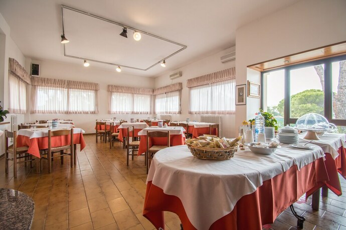 Imagen del bar/restaurante del Hotel Cantalodole. Foto 4