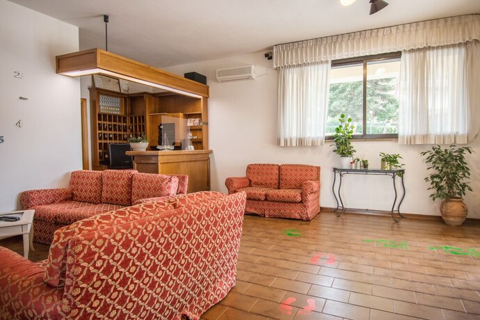 Imagen de los interiores del Hotel Cantalodole. Foto 17