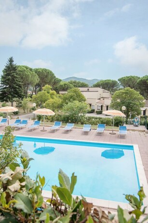 Imagen de la piscina del Hotel Cantalodole. Foto 18