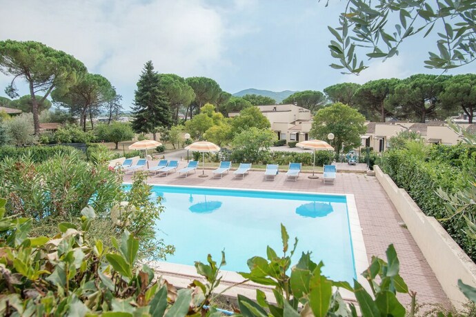 Imagen de la piscina del Hotel Cantalodole. Foto 20