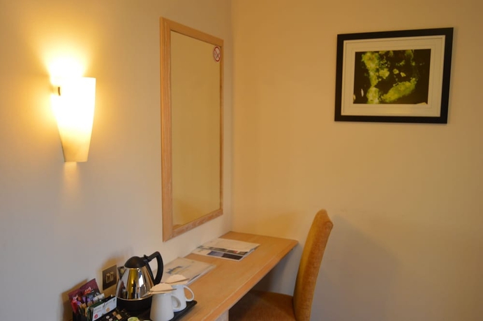 Imagen de la habitación del Hotel Canterbury Cathedral Lodge. Foto 9