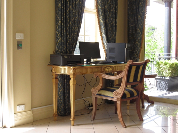 Imagen de los interiores del Hotel Canterbury International. Foto 16