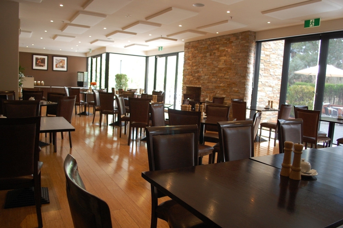 Imagen del bar/restaurante del Hotel Canterbury International. Foto 3