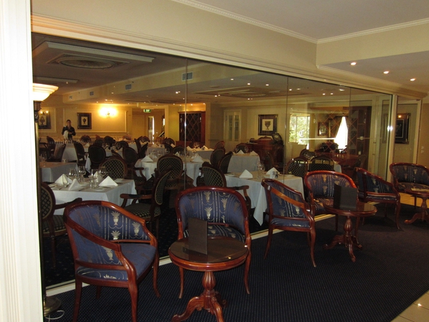 Imagen del bar/restaurante del Hotel Canterbury International. Foto 4