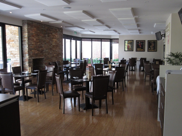 Imagen del bar/restaurante del Hotel Canterbury International. Foto 5