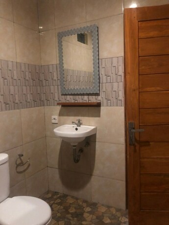 Imagen de la habitación del Hotel Cantika Guest House. Foto 23