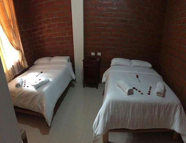 Imagen de los exteriores del Hotel Ca&ntilde;averal, Ba&ntilde;os de Agua Santa. Foto 11