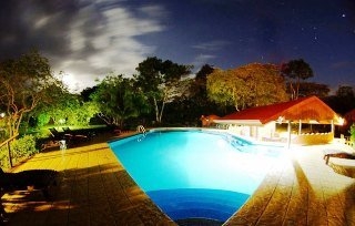 Imagen de la piscina del Hotel Ca&ntilde;o Negro Natural Lodge. Foto 5