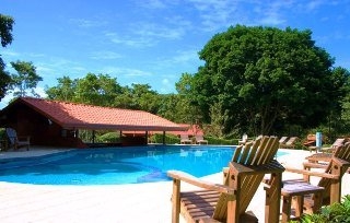 Imagen de la piscina del Hotel Ca&ntilde;o Negro Natural Lodge. Foto 6