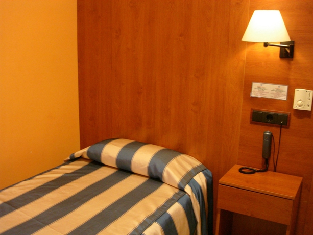 Imagen de la habitación del Hotel Cantón, Barrio Gotico. Foto 1