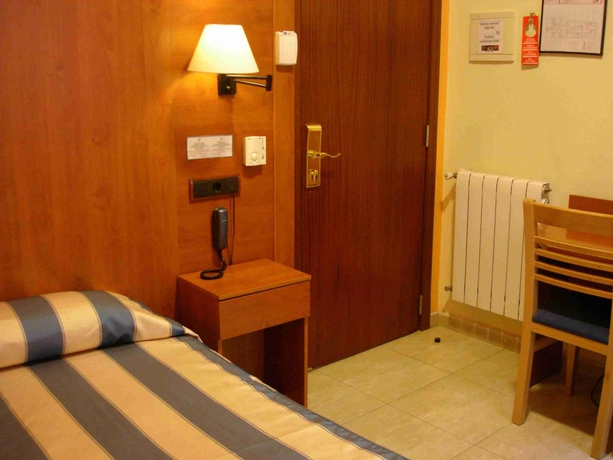 Imagen de la habitación del Hotel Cantón, Barrio Gotico. Foto 2