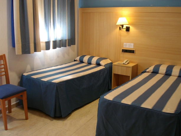 Imagen de la habitación del Hotel Cantón, Barrio Gotico. Foto 4