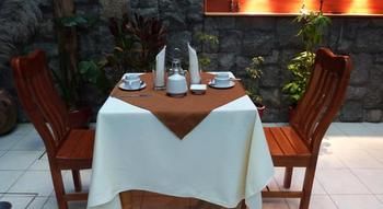 Imagen de los interiores del Hotel Cantuta Inn. Foto 13
