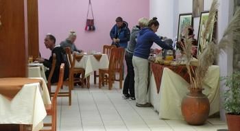 Imagen de los interiores del Hotel Cantuta Inn. Foto 14