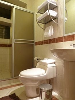 Imagen de los interiores del Hotel Cantuta Inn. Foto 16