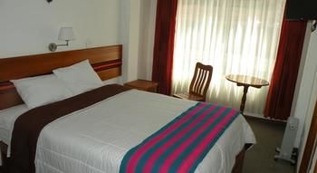 Imagen del bar/restaurante del Hotel Cantuta Inn. Foto 3
