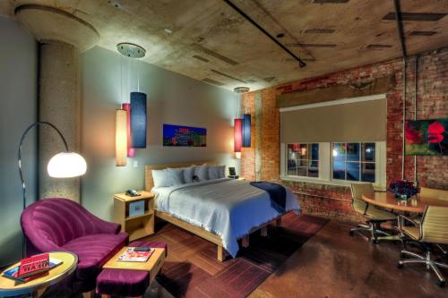 Imagen de la habitación del Hotel Canvas Dallas. Foto 5
