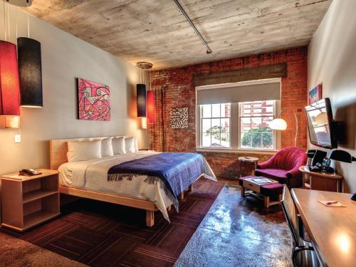 Imagen de la habitación del Hotel Canvas Dallas. Foto 7
