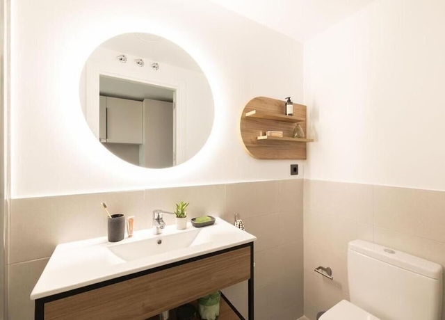 Imagen de la habitación del Hotel Canvas Pamplona Plazaola. Foto 14