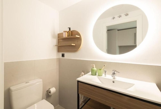 Imagen de la habitación del Hotel Canvas Pamplona Plazaola. Foto 15