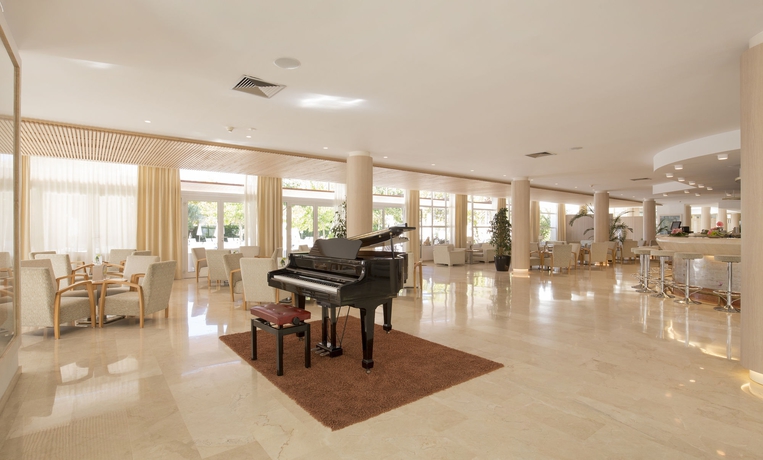 Imagen del bar/restaurante del Hotel Canyamel Park. Foto 4