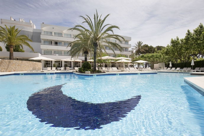 Imagen de la piscina del Hotel Canyamel Park. Foto 13