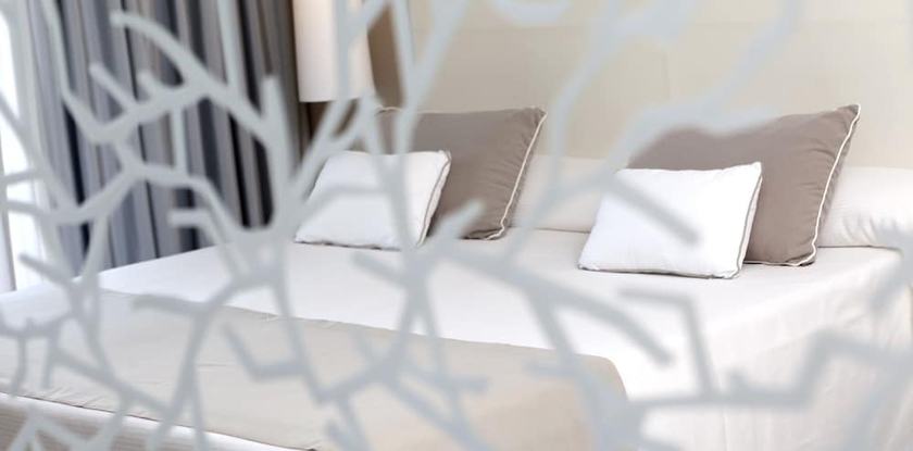 Imagen de la habitación del Hotel Canyelles Platja. Foto 11