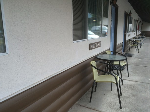 Imagen del bar/restaurante del Hotel Canyon Alpine Motel. Foto 3