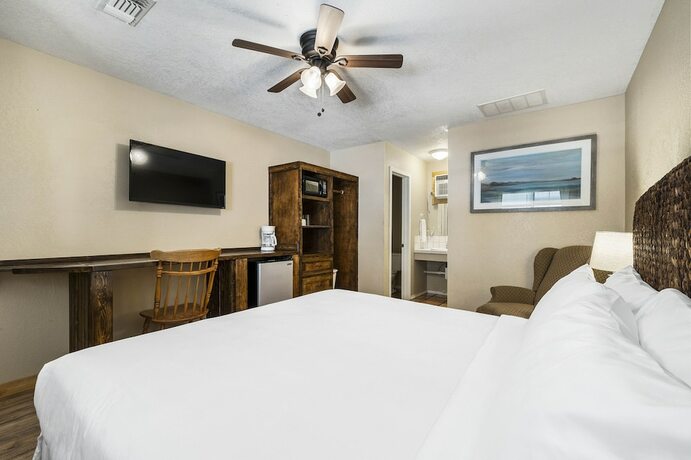 Imagen de la habitación del Hotel Canyon Lake Cabins and Event Center. Foto 11