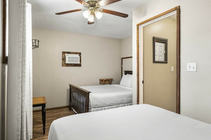 Imagen de la habitación del Hotel Canyon Lake Cabins and Event Center. Foto 12