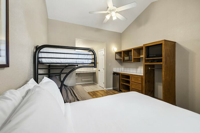 Imagen general del Hotel Canyon Lake Cabins and Event Center. Foto 2