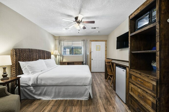 Imagen de la habitación del Hotel Canyon Lake Cabins and Event Center. Foto 13