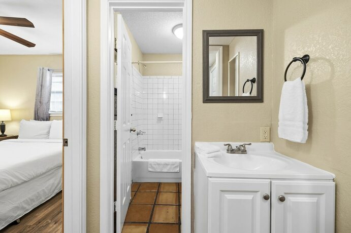 Imagen de la habitación del Hotel Canyon Lake Cabins and Event Center. Foto 18