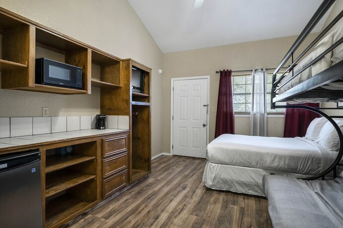 Imagen de la habitación del Hotel Canyon Lake Cabins and Event Center. Foto 19